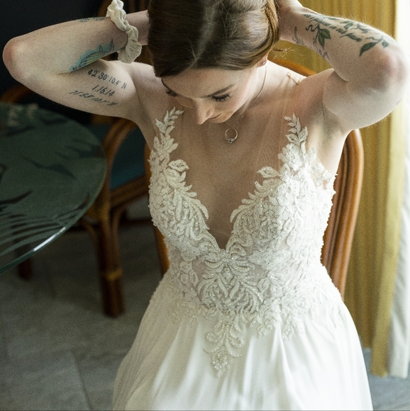 Allure Bridals wedding dress - Picture 7 of 9